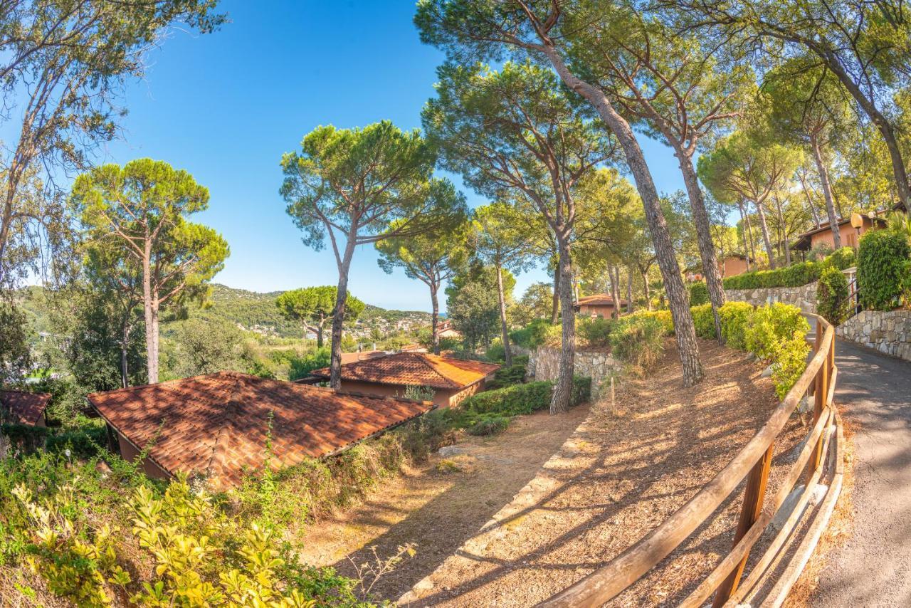 Villino Garden & Pool Hotel Andora Exterior photo