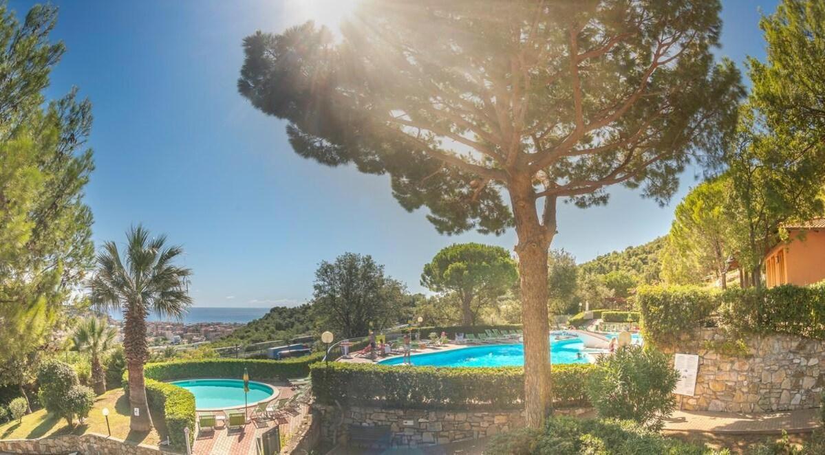 Villino Garden & Pool Hotel Andora Exterior photo