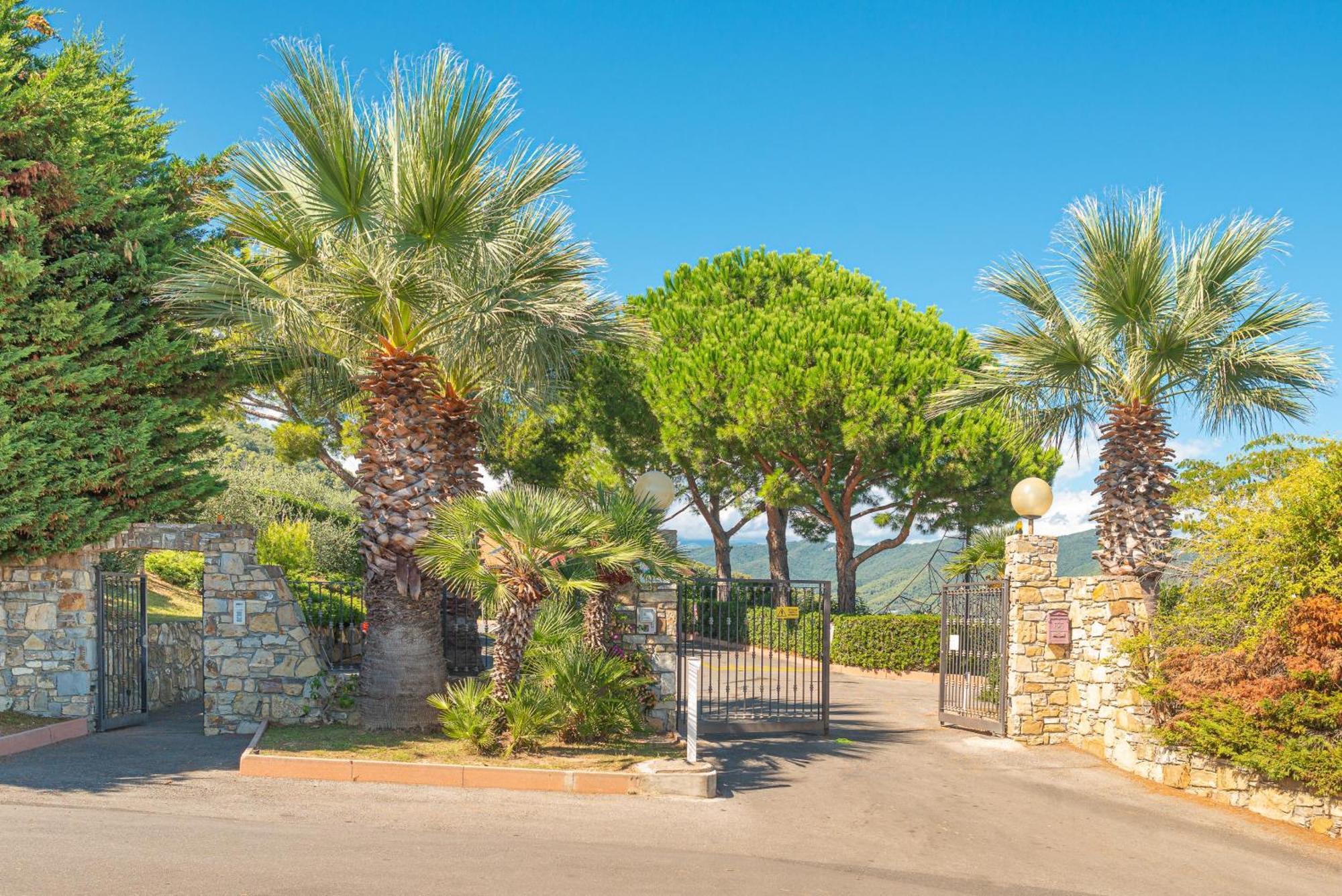 Villino Garden & Pool Hotel Andora Exterior photo